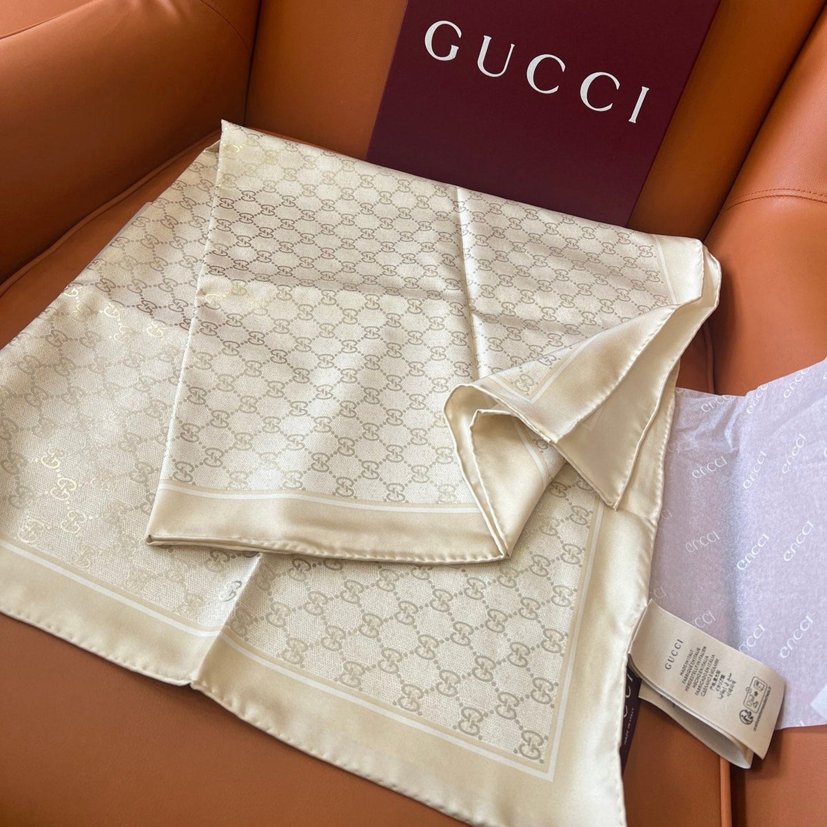 GUCCI 25S SCARF 90 IN SILK 697667