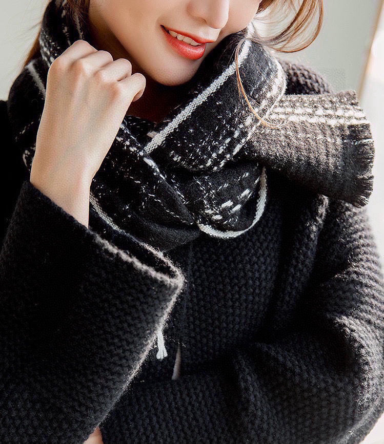 CHANEL 25S SCARF 200 IN CASHMERE 732052