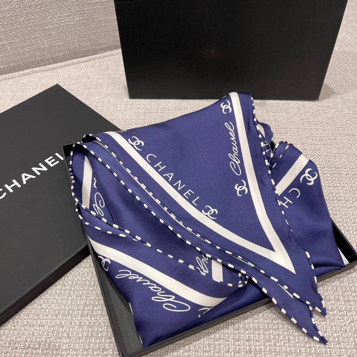 CHANEL 25S SCARF 160 IN SILK 697663