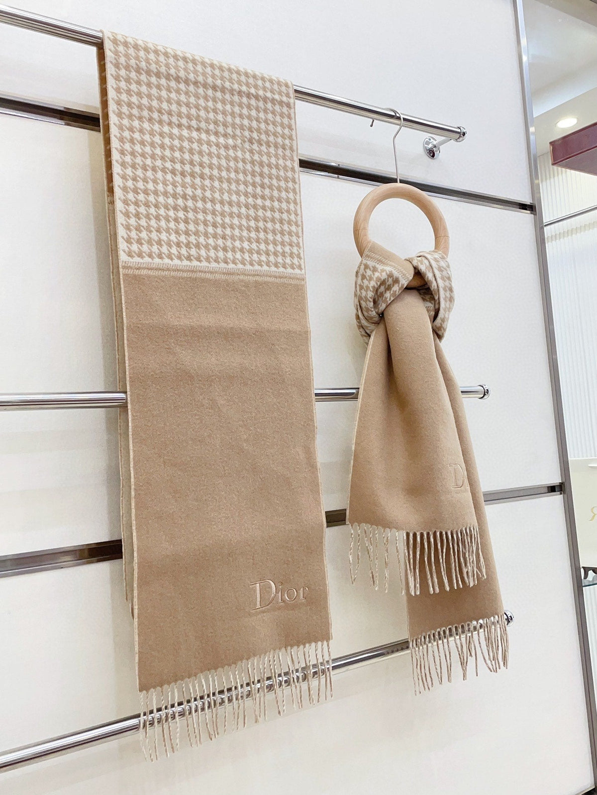 DIOR SCARF 180 CM IN CAMEL BEIGE CASHMERE 419820