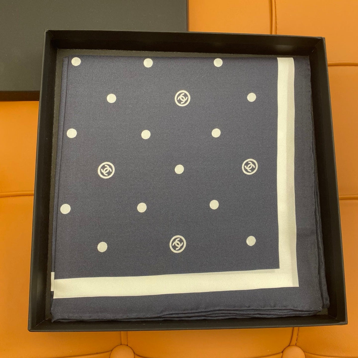 CHANEL 25S SCARF 90 IN SILK 704603