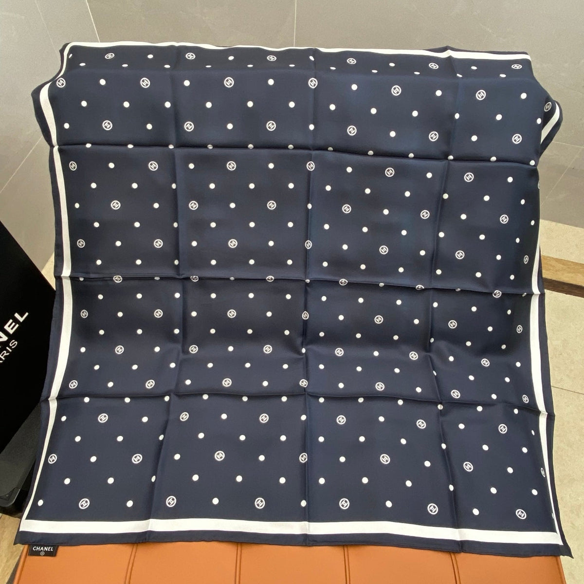 CHANEL 25S SCARF 90 IN SILK 704603