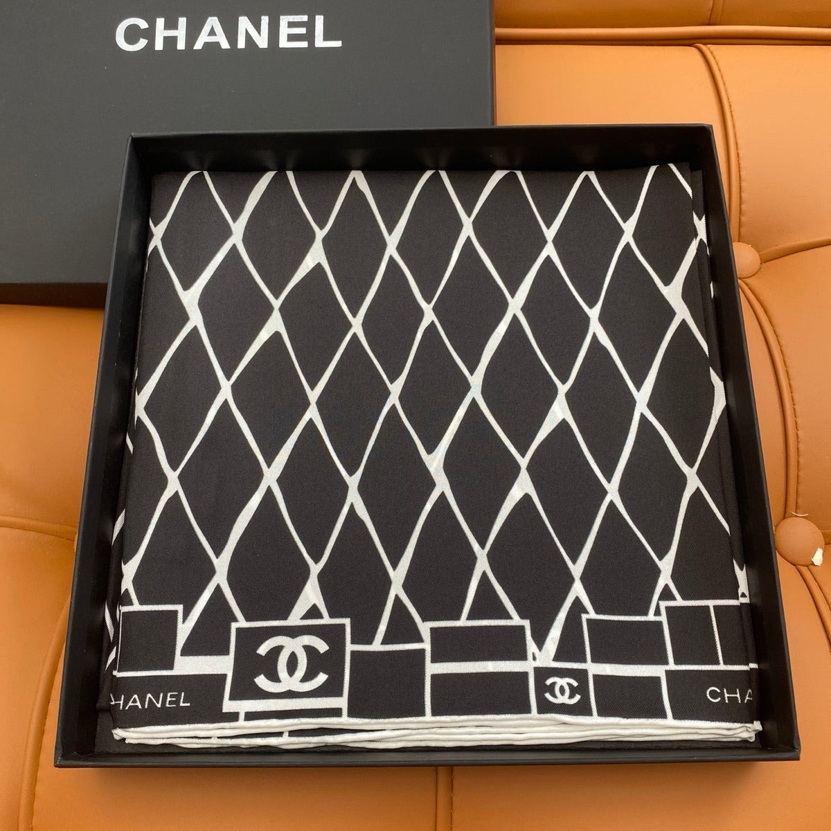 CHANEL 25S SCARF 90 IN SILK 703695