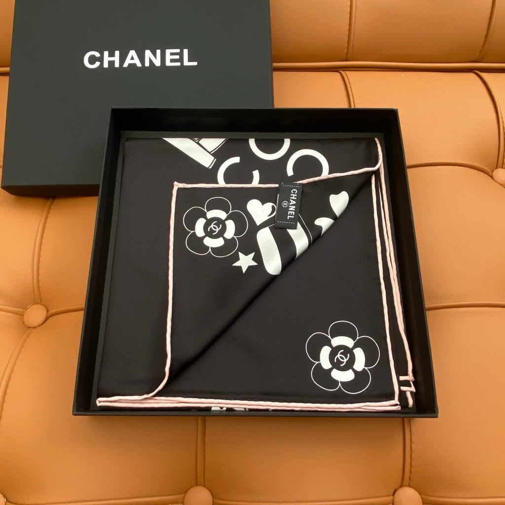 CHANEL 25S SCARF 90 IN SILK 703696