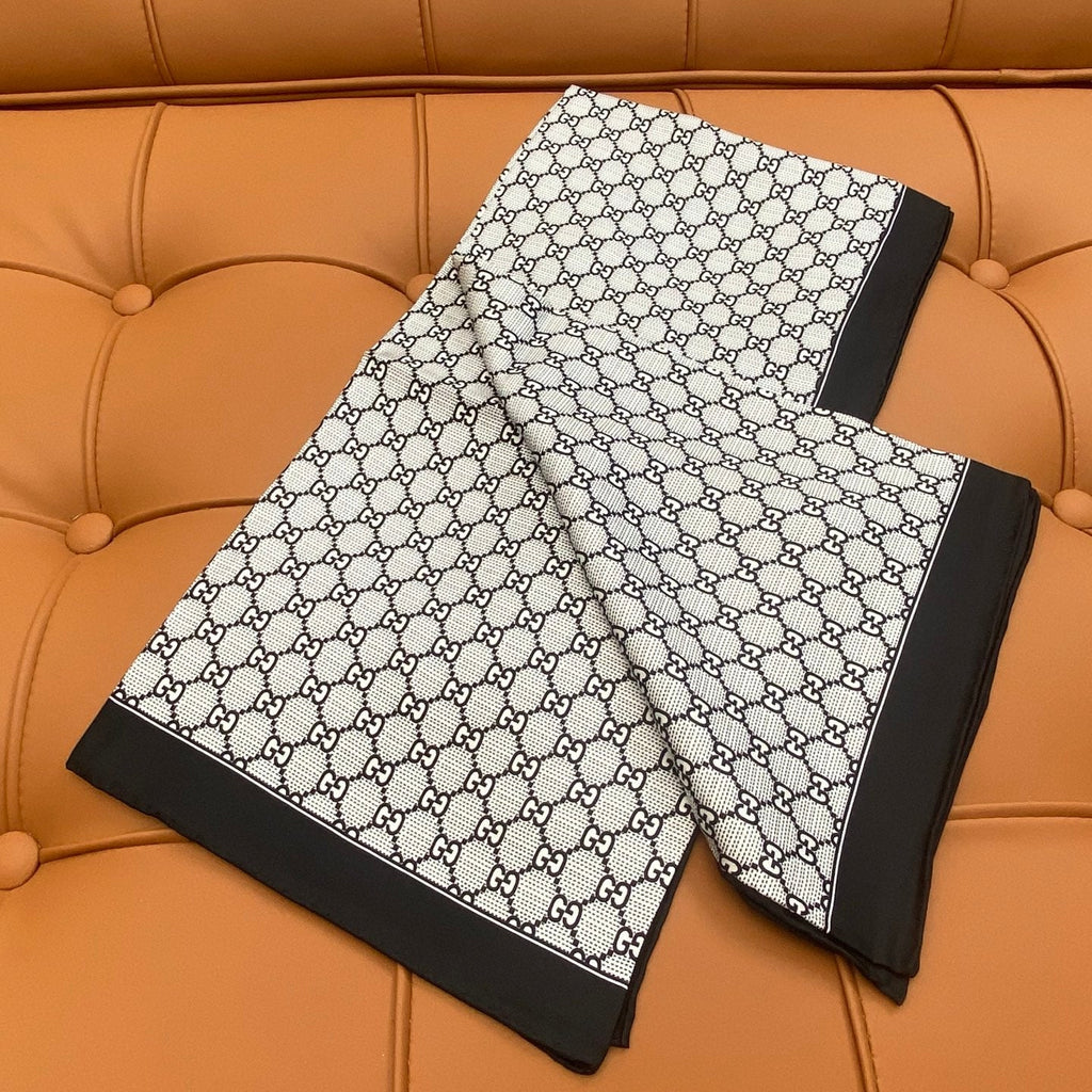 GUCCI 25S SCARF 90 IN SILK 709697