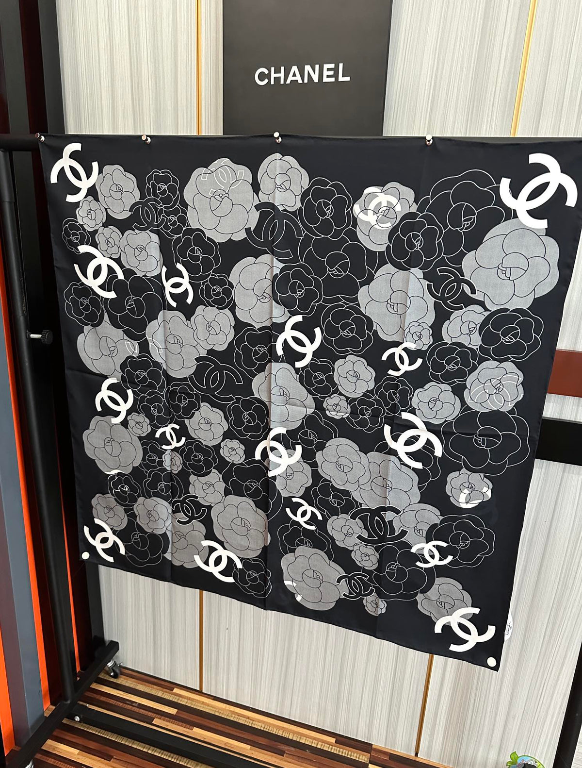 CHANEL 25S SCARF 90 IN SILK 738464