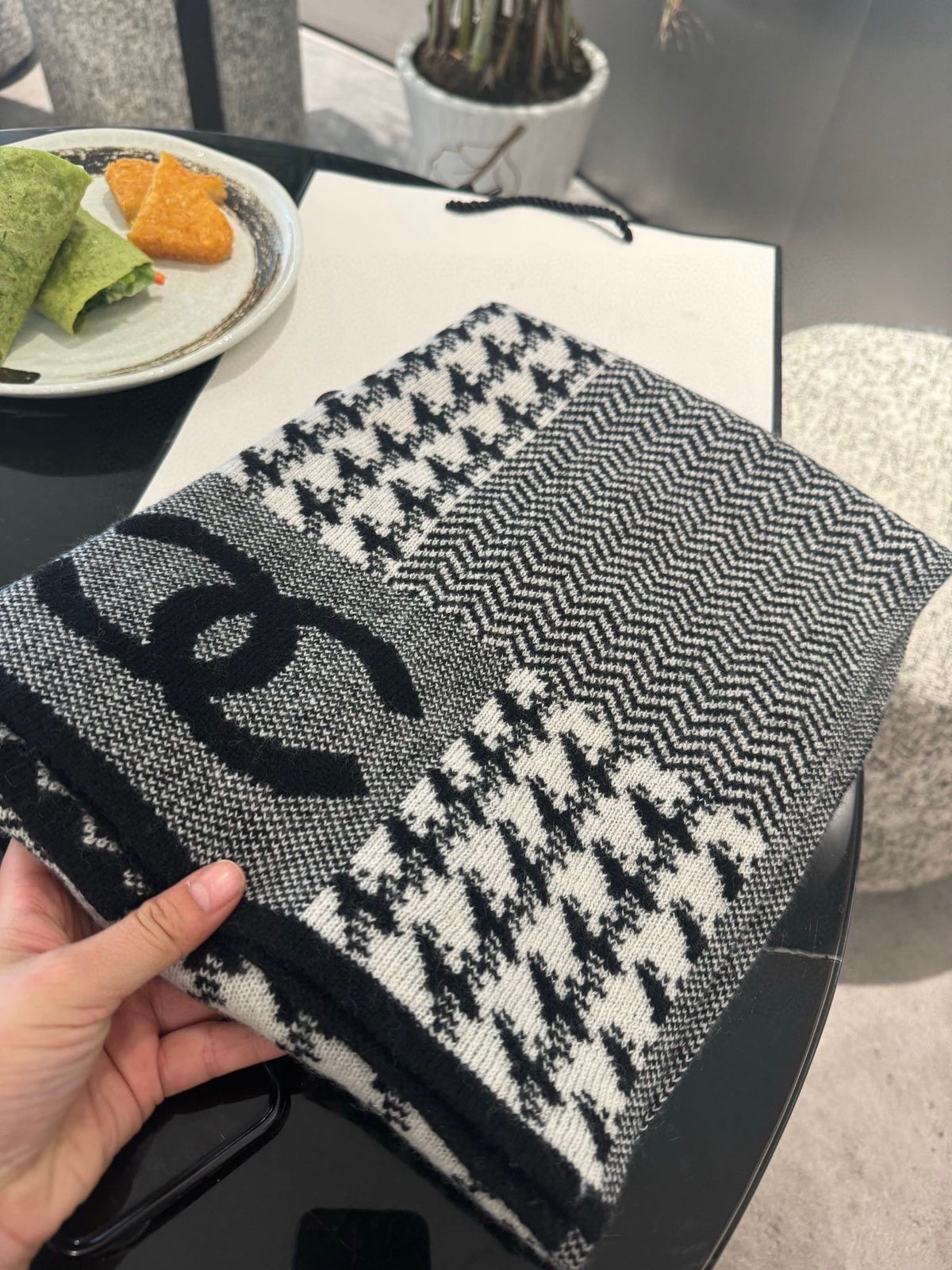 CHANEL 25S SCARF 190 CM IN CASHMERE 943827