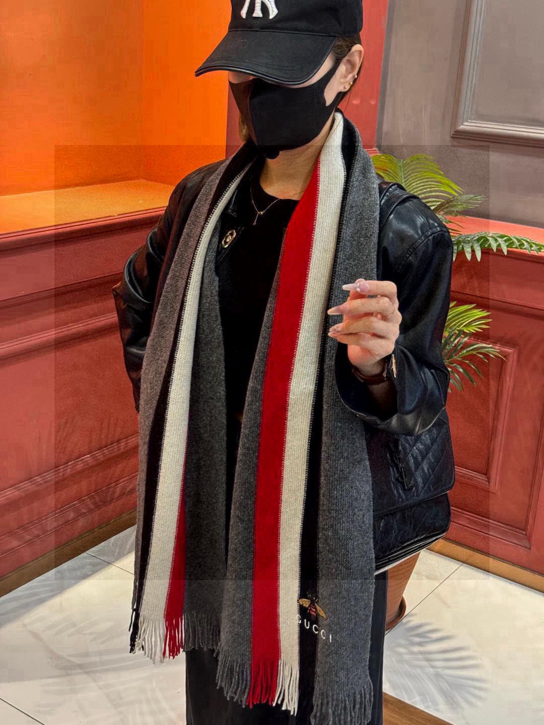 GUCCI 25S SCARF 180 IN CASHMERE 730567