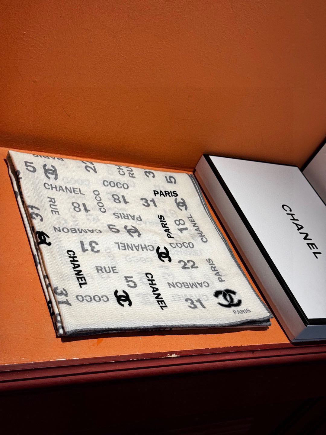 CHANEL 25S SCARF 180 IN CASHMERE SILK 738479