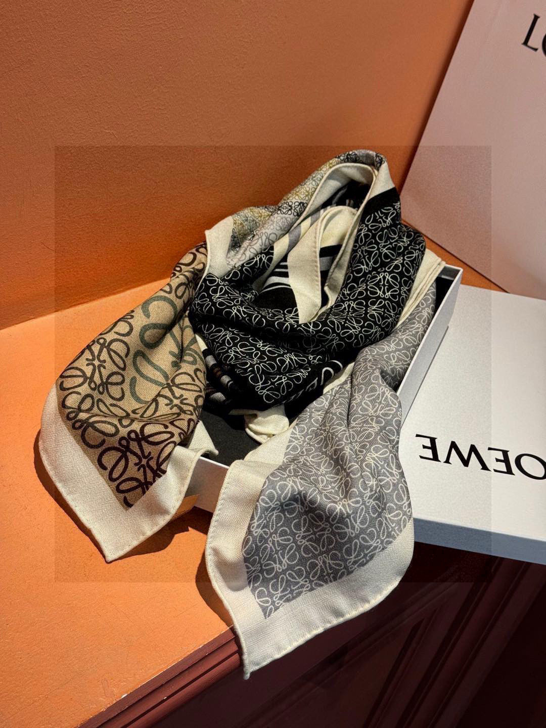 LOEWE 25S SCARF 140 IN CASHMERE SILK 738548