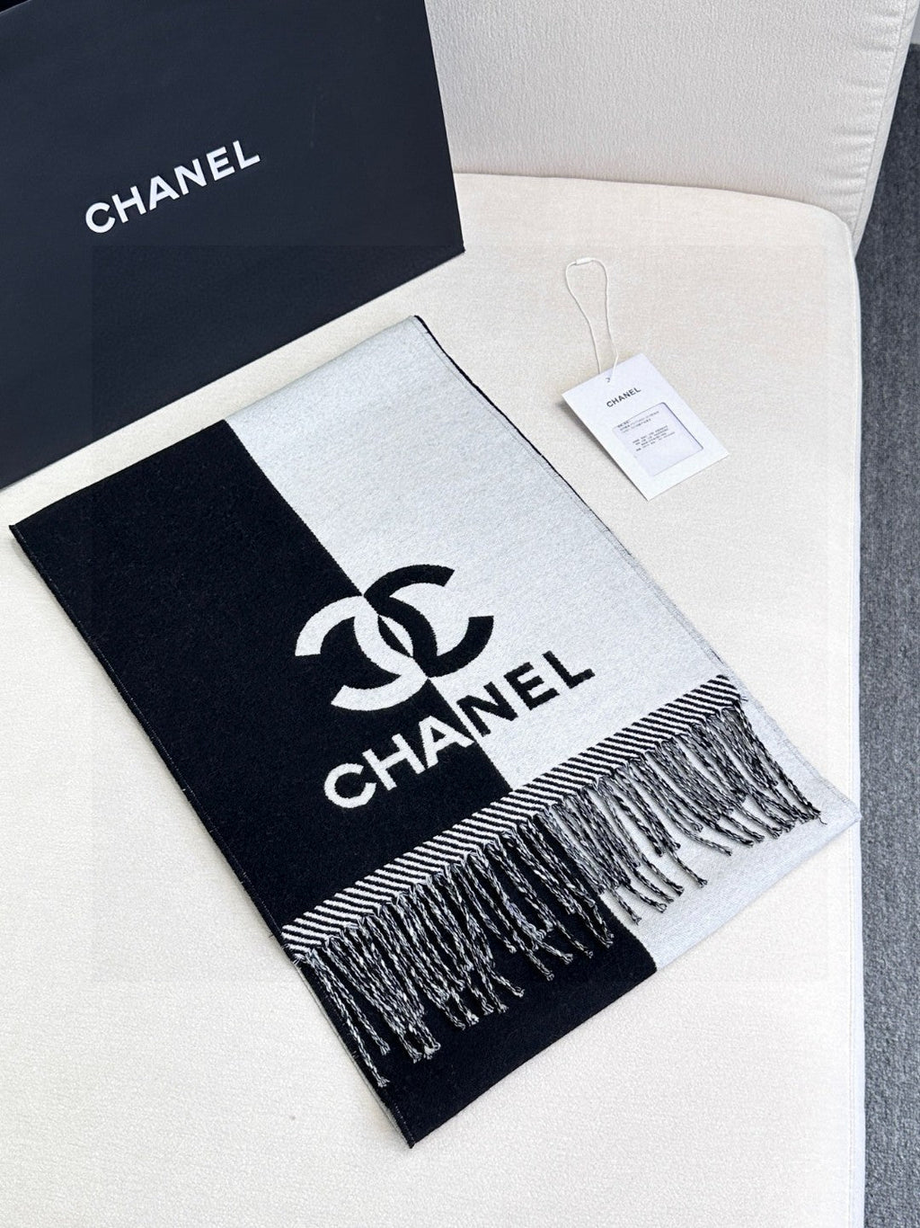 CHANEL 25S SCARF 184 IN MERINO WOOL 727324