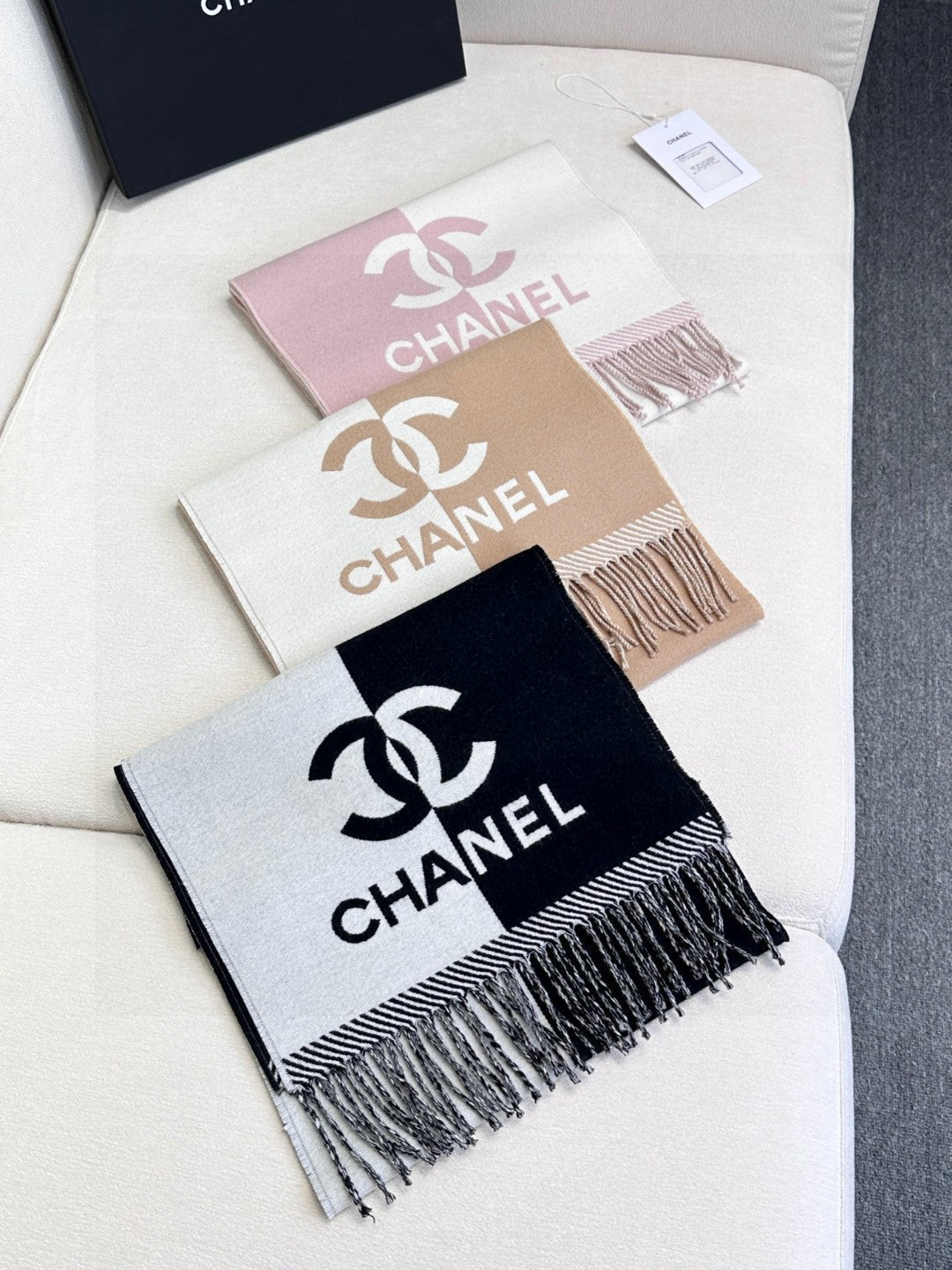 CHANEL 25S SCARF 184 IN MERINO WOOL 727324