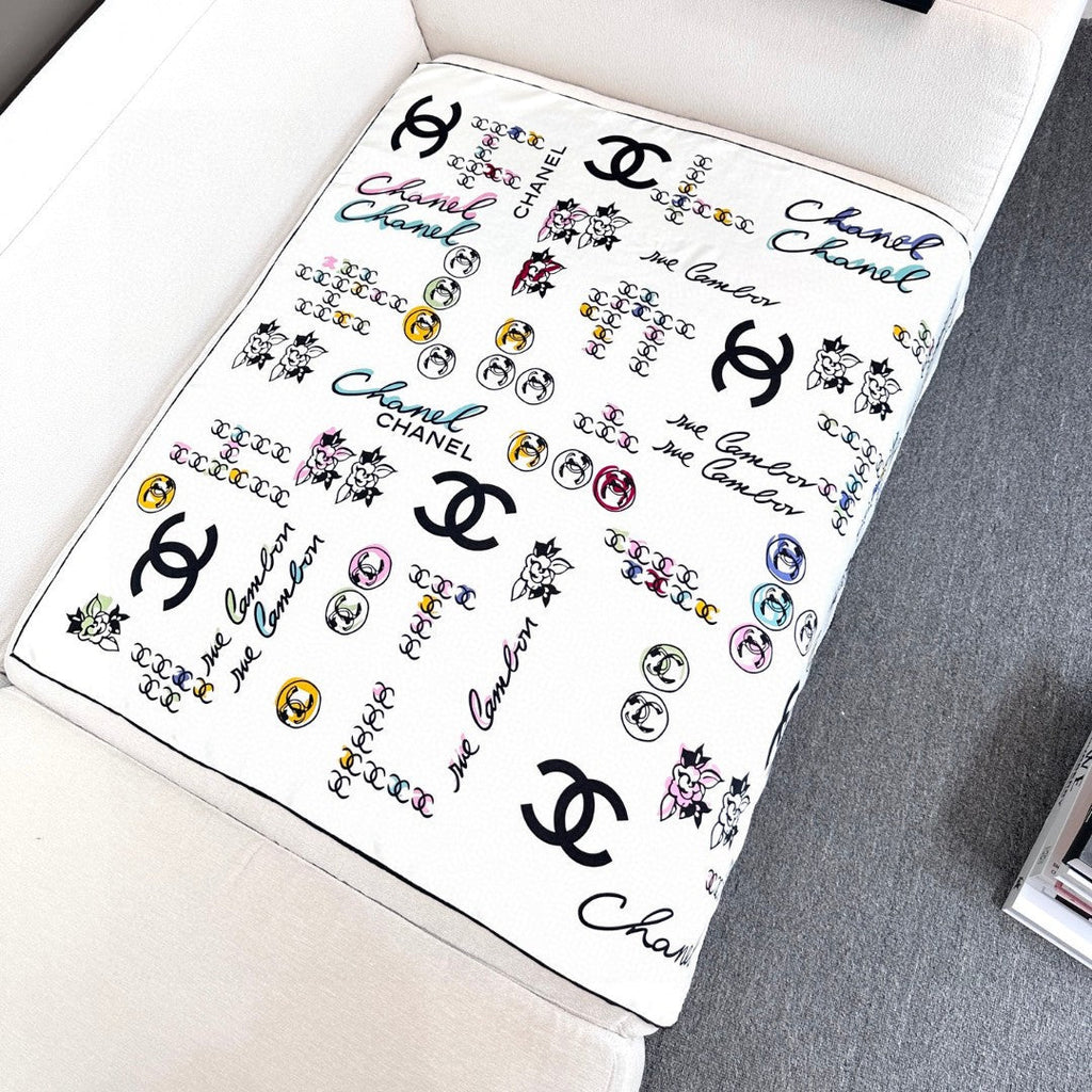 CHANEL 25S SCARF 90 IN SILK 735830